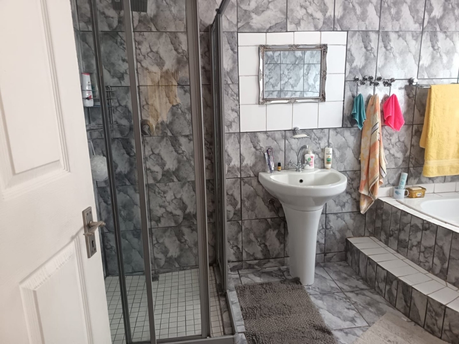 5 Bedroom Property for Sale in Carters Glen Northern Cape
